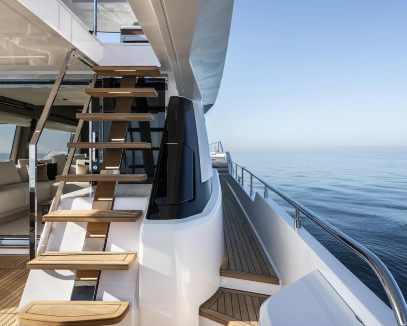 Ferretti 720-15