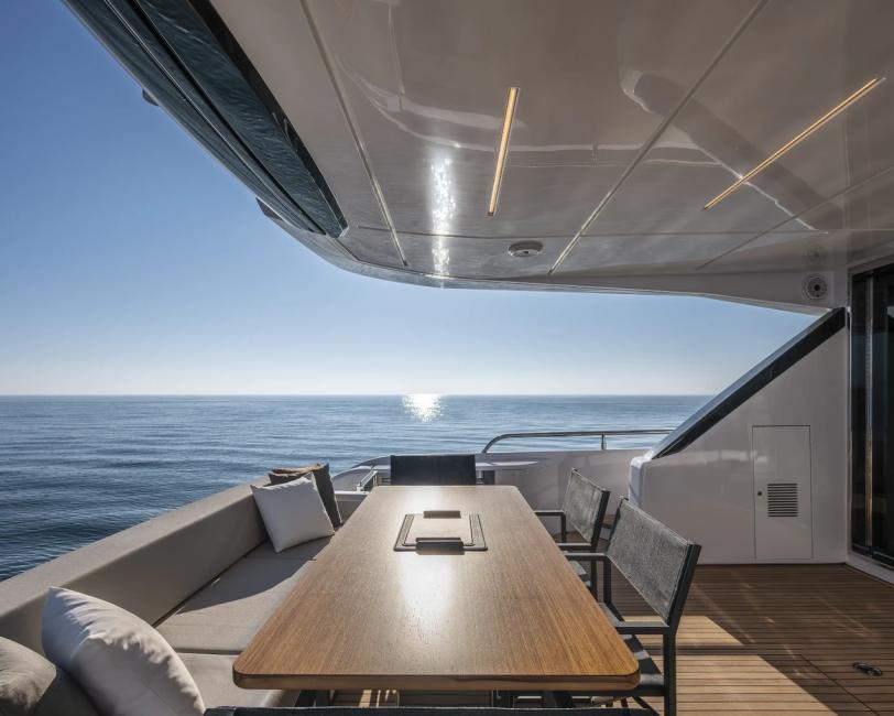 Ferretti 720-14