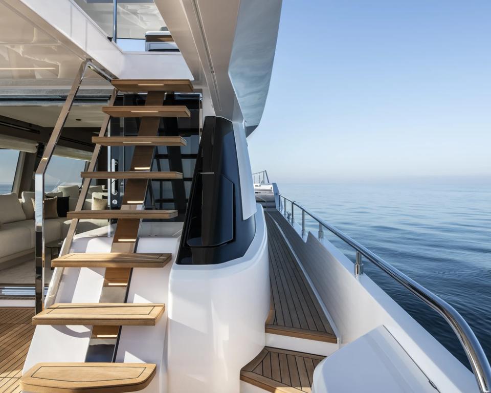 Ferretti 720-3