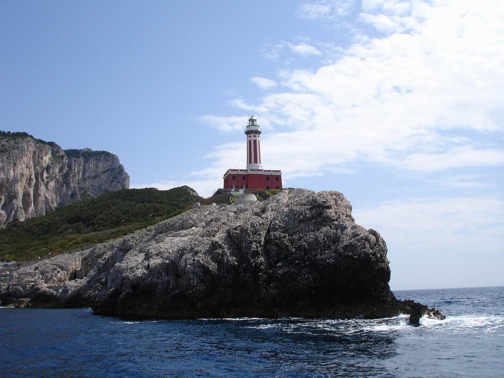 Boat excursions to Capri-3