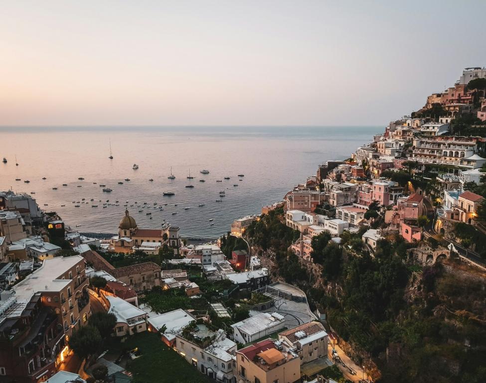 Tour diario en barco para grupos pequeños por la Costa Amalfitana con salida desde Sorrento